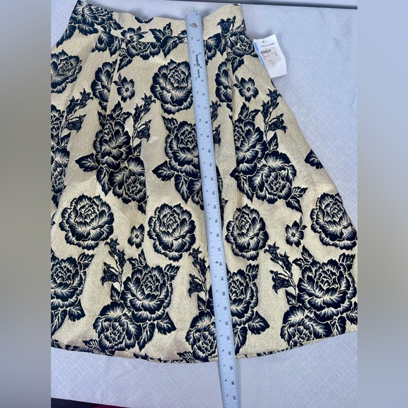 Gracia Shiny Gold and Black Floral Flare Skirt Size Small NWT - Picture 6 of 9